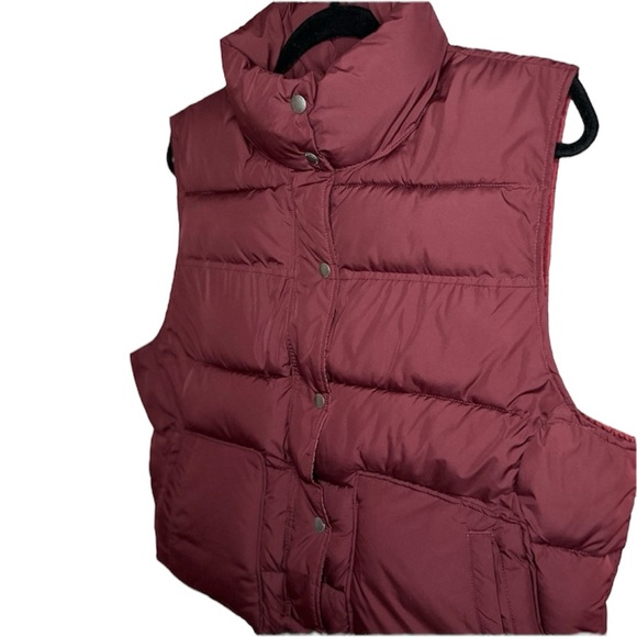 AE Puffer Vest - Picture 2 of 5